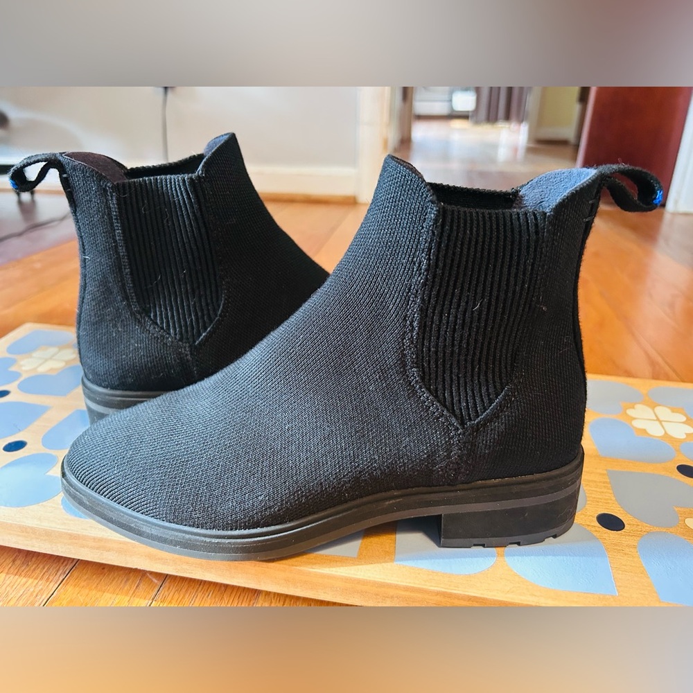 Rothy's The Lug Merino Knit Black Chelsea Boot
Womens 8.5